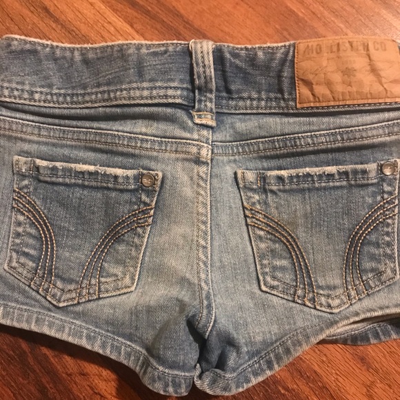 Hollister Shorties - Picture 4 of 4